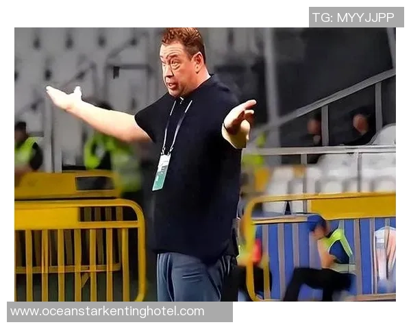 意外！他是申花下课教练中仅有逆袭的佼佼者，现在带全北现代夺冠